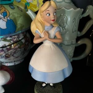 Walt Disney Classics Alice in Wonderland Figurine Yes Your Majesty COA Vintage